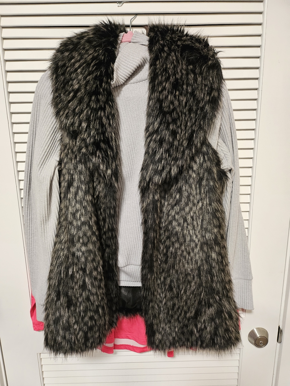 White House Black Market Gray & Black Faux Fur Vest